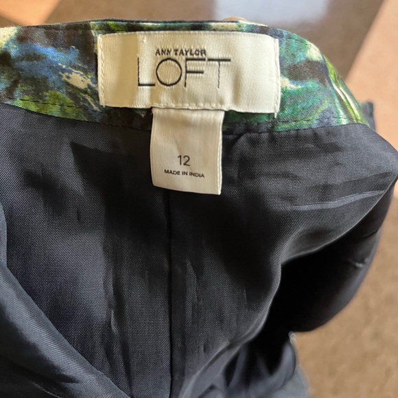 Ann Taylor Loft Floral Straight Skirt. Preowned - Picture 5 of 5